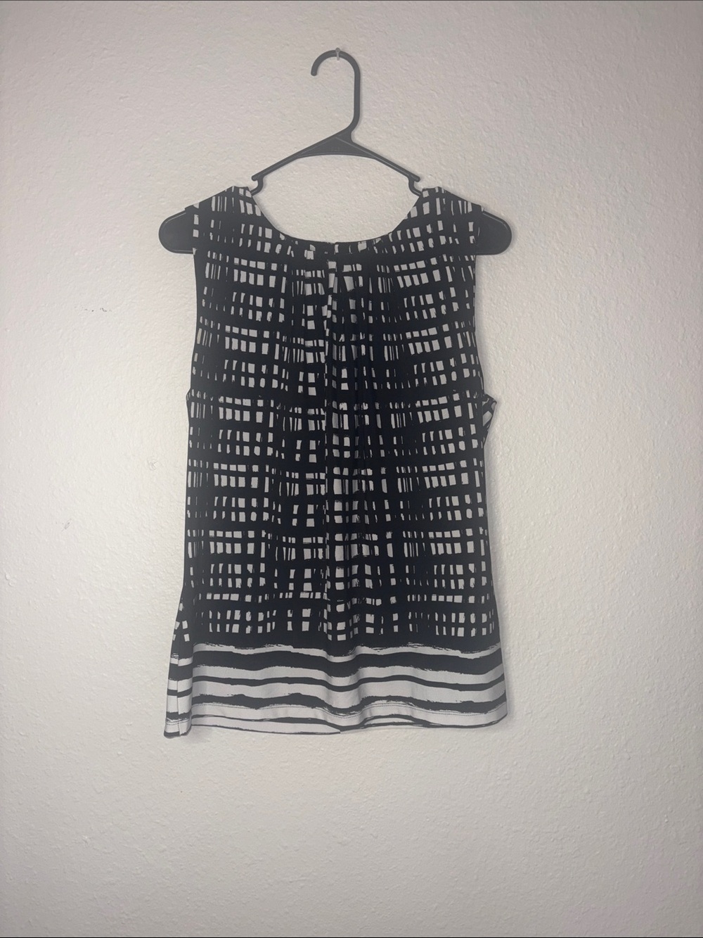 Calvin Klein Sleeveless White and Black Blouse